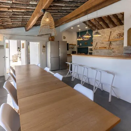 Belle Maison Atypique Avec Piscine Chauffee Apartment