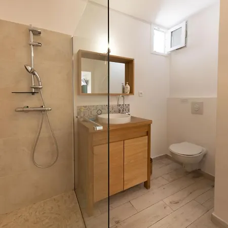 Belle Maison Atypique Avec Piscine Chauffee Apartment